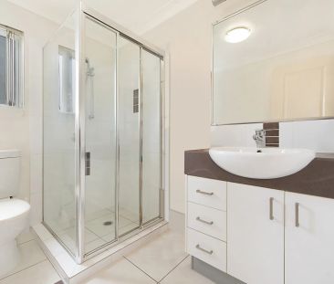 3 Bedroom Unit Clontarf just 350 metres to the water Contact Julie ... - Photo 6