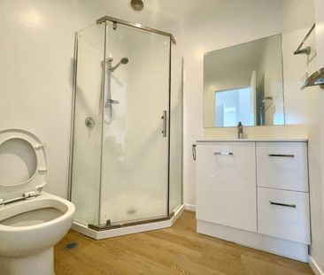 Beautifully presented studio in Temple View - Photo 3