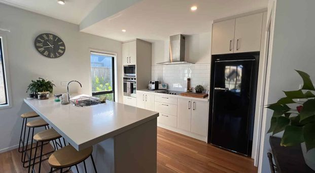 Contemporary Established Home in Hanley's - Photo 1