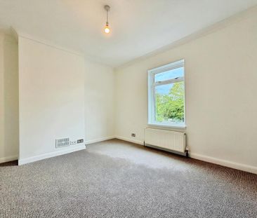 2 bedroom end of terrace house to rent - Photo 2