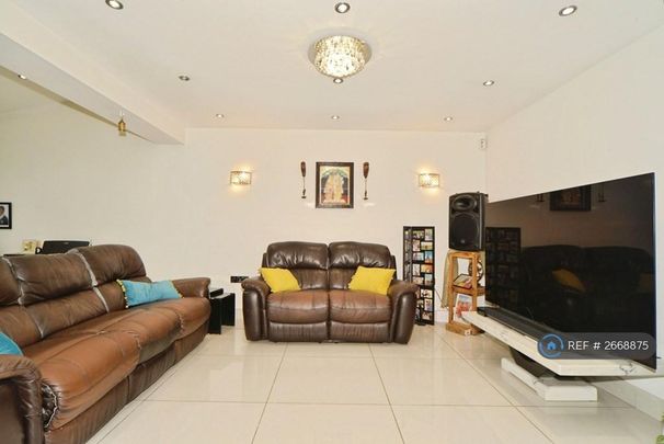 4 bedroom detached house to rent - Photo 1