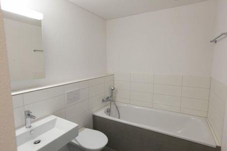 Gemütliche 4.5 Zimmerwohnung mit Balkon und Aussicht ins Grüne. - Photo 4