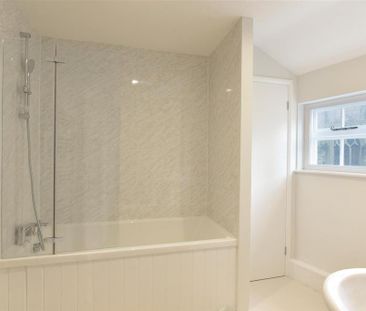 4 bedroom end of terrace house to rent - Photo 4