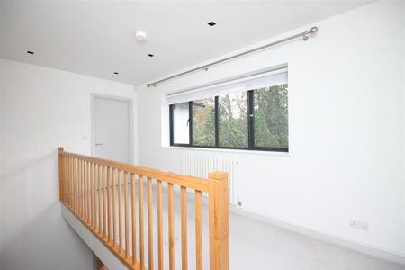 4 bedroom detached house to rent - Photo 4