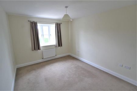 3 bedroom end of terrace house to rent - Photo 3