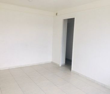 Appartement 3 pièces 53m2 MARSEILLE 12EME 665 euros - Photo 2