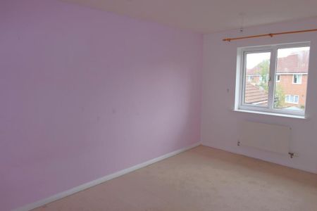 3 bedroom end of terrace house to rent - Photo 2