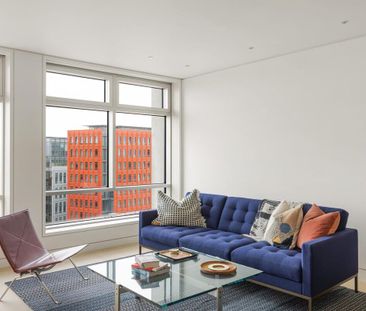 A stylish and beautifully-presented 2 bedroom apartment to rent in Centre Point Tower, WC1A - Photo 1