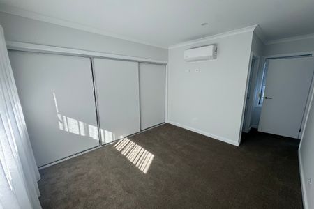 BRAND NEW 2 BEDROOM TOWNHOUSE - Photo 3