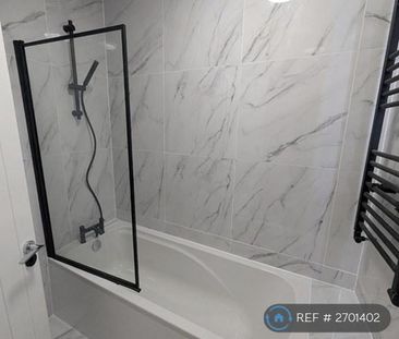 1 bedroom in a flat share to rent - Photo 1