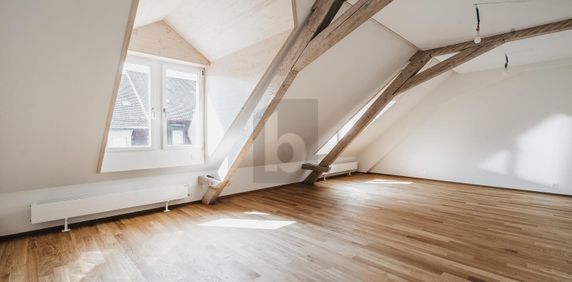 HISTORISCH, ÜBER DEN DÄCHERN MIT BALKON - Foto 2