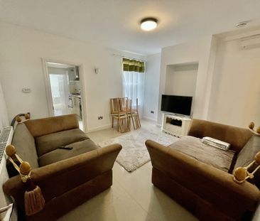 INCLUSIVE GAS AND WATER BILLS AVAILABLE NOW**** ONE DOUBLE BEDROOM*... - Photo 1