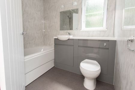 Lyon Close, Maidenbower, Crawley - Photo 5