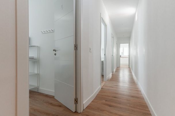 Bright room with balcony on Redondilla Street - Photo 1