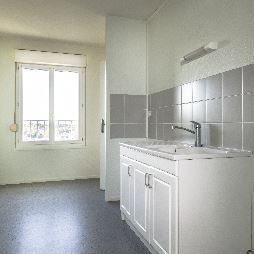 Appartement – Type 4 – 77m² – 381.5 € – LE BLANC - Photo 4