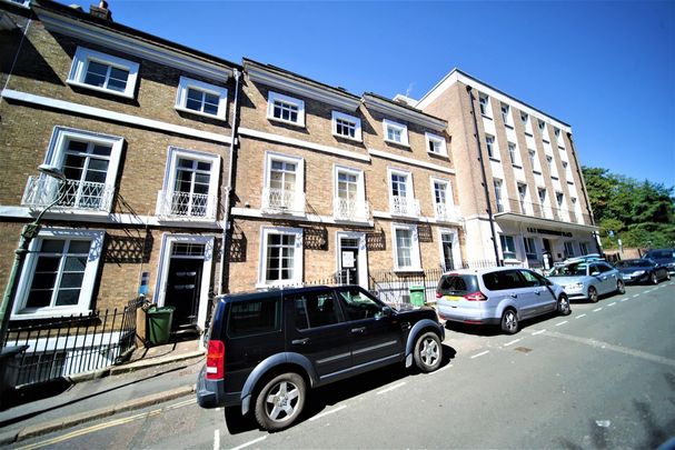 2 bed apartment to rent in Northernhay Place, Devon, EX4 - Photo 1