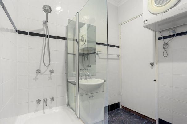 Simply Stunning! - Photo 1