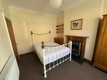 4 bedroom terraced house to rent - Photo 3