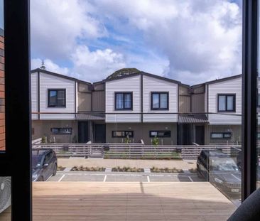 Modern 3-Bedroom Townhouse - Photo 5