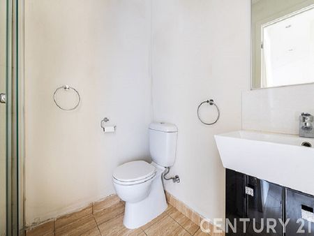 One Bedroom Apartment in Dandenong - Photo 2