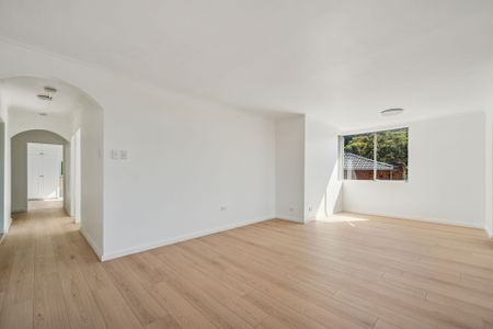 Newly Updated and Light Filled Apartment With Harbour Views - Photo 4