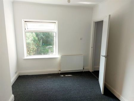 3 Bedroom House - Semi-Detached - Photo 2