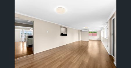 Large Family Home with Pool – Flexible Living & Multiple Spaces - Photo 4