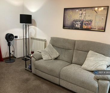 2 bedroom maisonette to rent - Photo 2