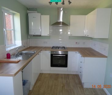 2 bedroom end of terrace house to rent - Photo 6