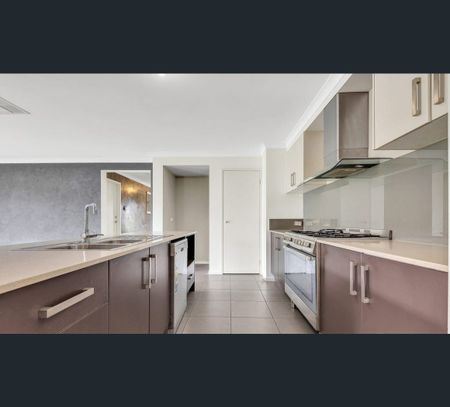 33 Rain Lover Drive, Kurunjang, Vic 3337 - Photo 3