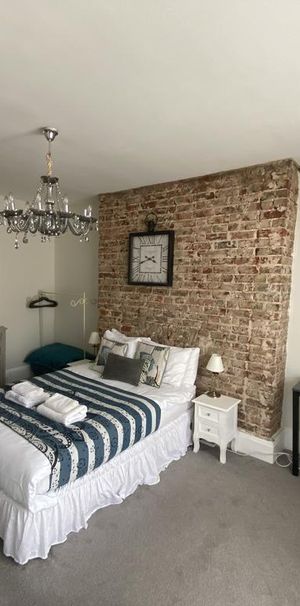 Flat to rent - Photo 1