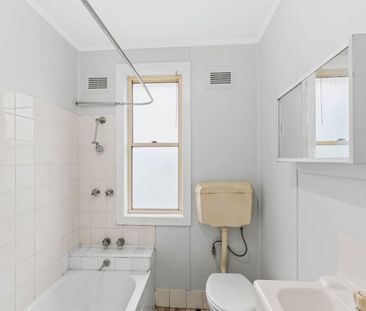 Family home in Lake Macquarie - Photo 4
