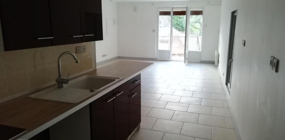 Location Appartement 2 pièces 56m² LUGNY 71260 - Photo 2