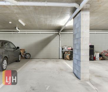 MODERN 2 BEDROOM UNIT CLOSE TO AIRPORT - Photo 1