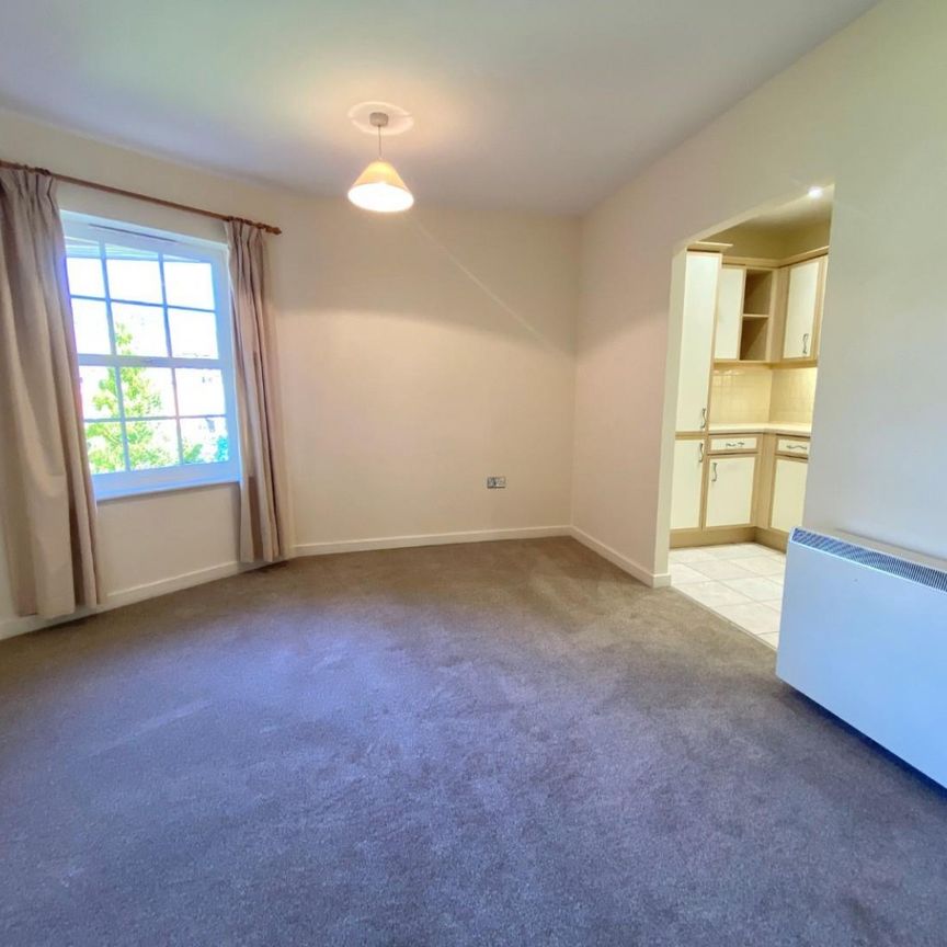 2 bedroom Flat To Let - Photo 1