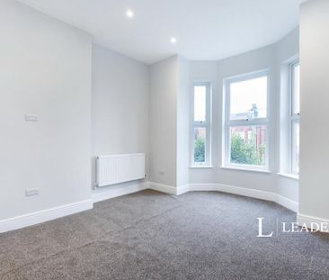 3 bedroom flat to rent - Photo 2