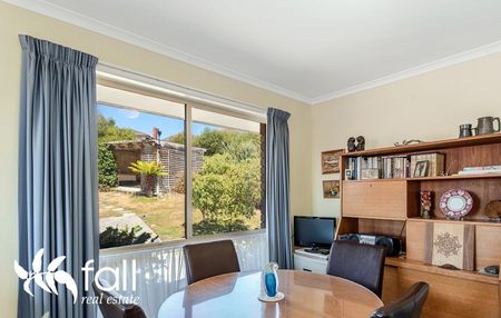 Sunny, Spacious & Ultra-Convenient Lenah Valley Living - Photo 4