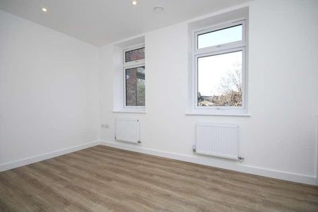 Solent Lodge, Green Lanes, Palmers Green, N13 - Photo 4