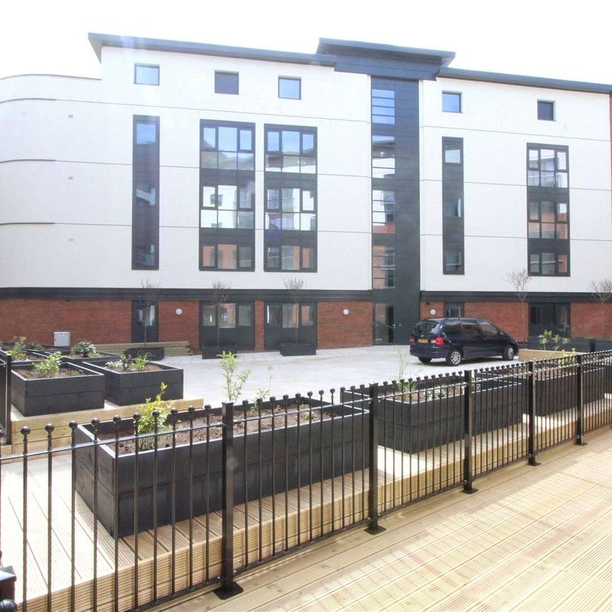 Fully Furnished Two Double Bedroom Apartment with an Allocated PARKING Space located on the First Floor of the stunning Quadrant development. - Photo 1