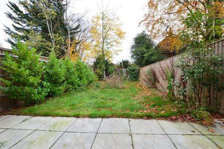 2 bedroom end of terrace house to rent - Photo 2