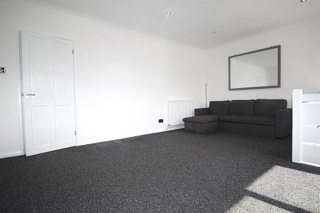 2 bedroom maisonette to rent - Photo 2