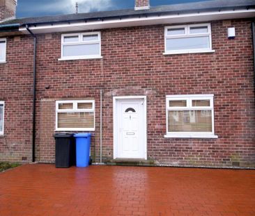 3 Bedroom House - Mid Terrace To Let - Photo 4