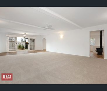 Renovated Family Home With Pool - Photo 2