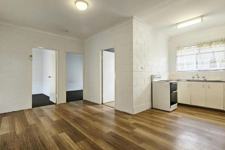 TWO BEDROOM UNIT IN SOUTH DUBBO - Photo 4