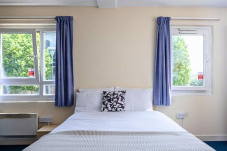 Studio to rent - Photo 2