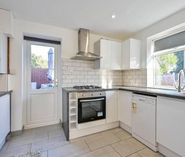 2 bedroom semi-detached house to rent - Photo 5