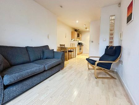 1 bedroom flat to rent - Photo 2