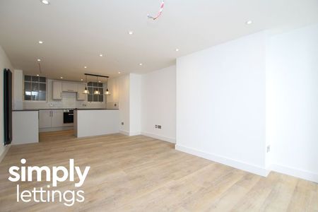 4 Bed property for rent - Photo 4