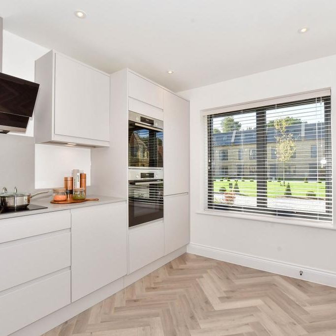 4 bedroom terraced house to rent - Photo 1