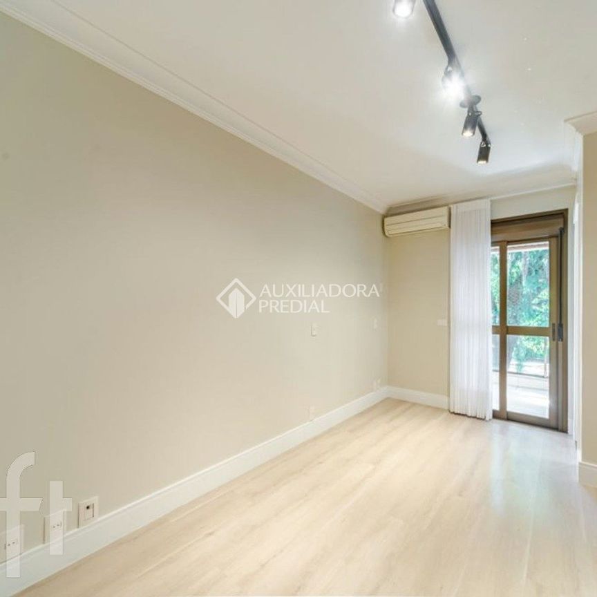 Apartamento com 3 quartos e 205m² para alugar em Cristal, Porto Alegre. - Photo 1